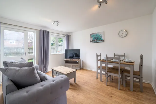 34 Atkinson Road em Crawley, Reino Unido