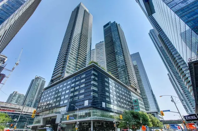 Bremner Boulevard 65 i Toronto, Canada