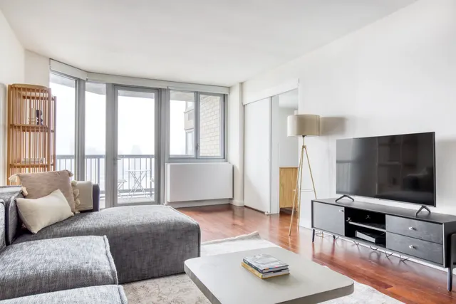East 34th Street 401