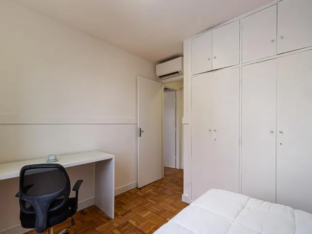 Rua Alves Guimarães 70