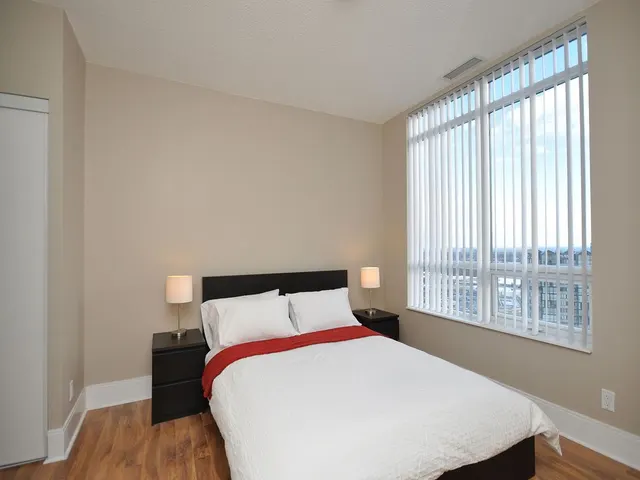 330 Burnhamthorpe Rd 330
