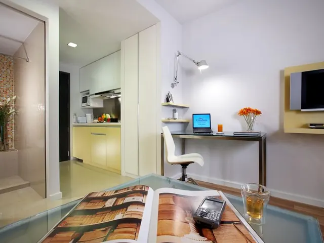8 Soi Sukhumvit 16 (Sammitr), Khwaeng Kl