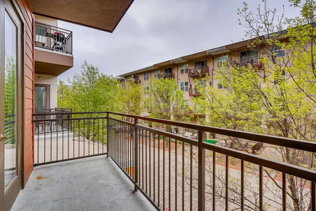3201 Esperanza Crossing