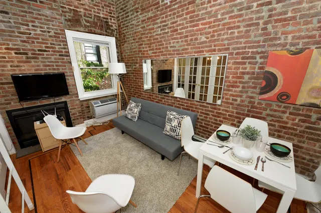 10th Avenue 692