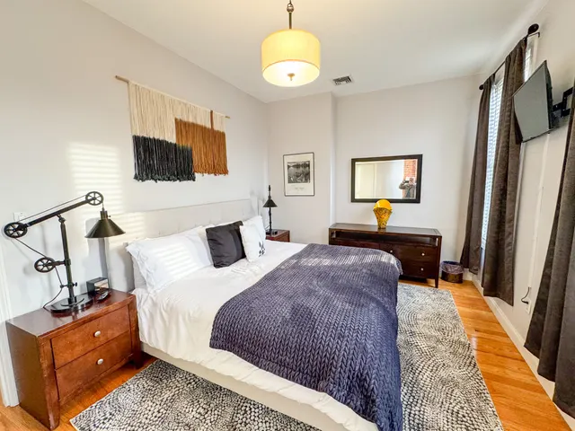 7 Harvard Square