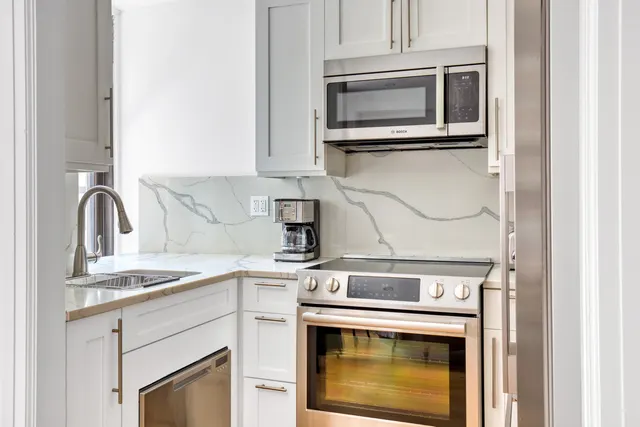 East 48th Street 160