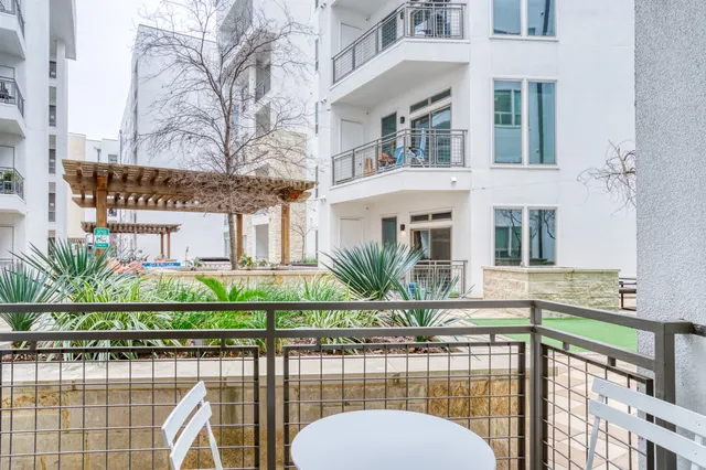 422 West Riverside Drive