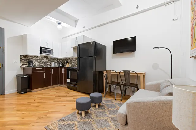 41st Avenue 29