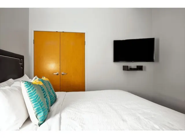 50 N Illinois St #512