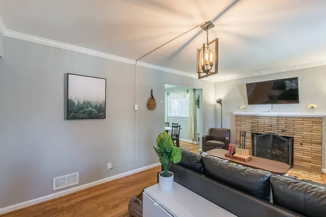 303 E Braddock Rd