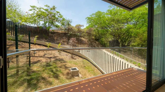 BEE SUITES SANTA ANA