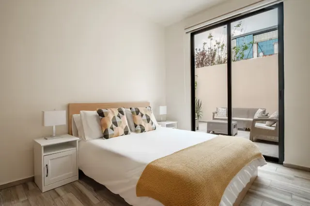 3 bedroom apartment · sleeps 1 (2)