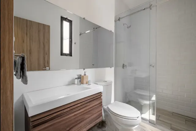 3 bedroom apartment · sleeps 1 (2)