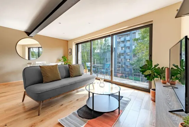 2 bedroom apartment · sleeps 1