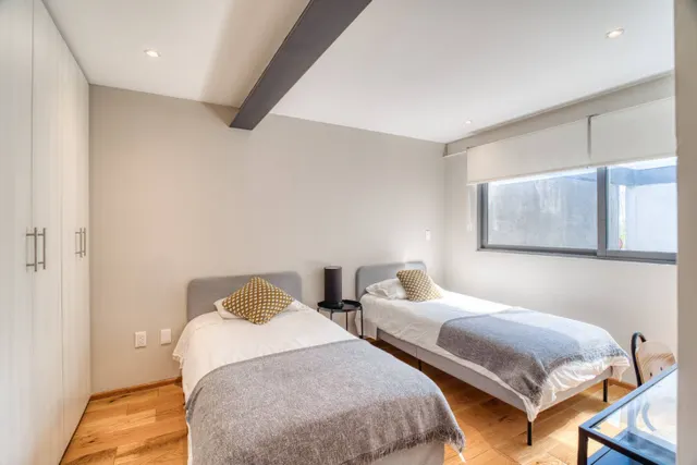2 bedroom apartment · sleeps 5 (2)