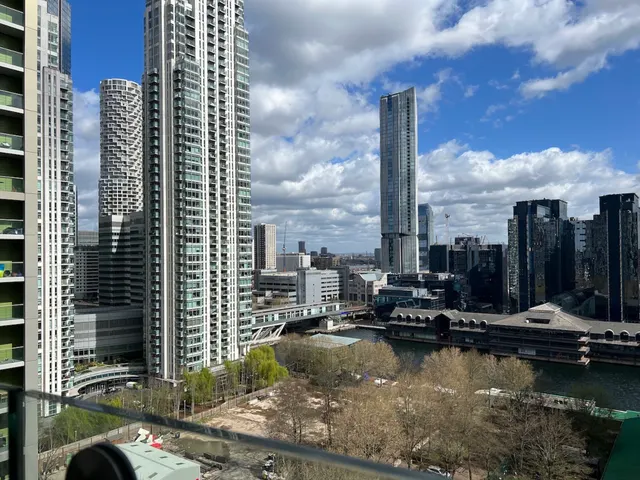 Lincoln Plaza by Could Apartments.