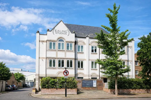 3 bedroom apartment · sleeps 8