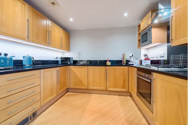 The Courtyard Penthouse - Wimbledon