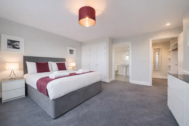 The Courtyard Penthouse - Wimbledon