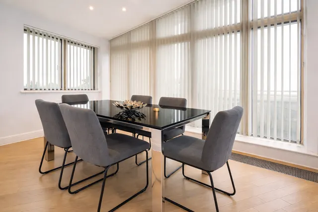 The Courtyard Penthouse - Wimbledon