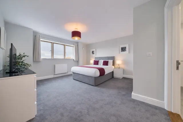 The Courtyard Penthouse - Wimbledon