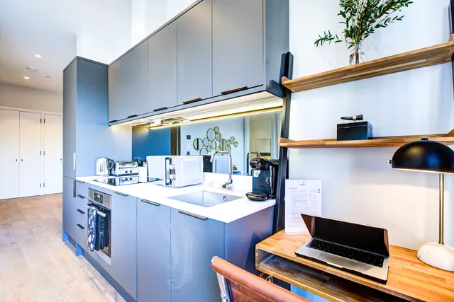 Hybrid Resi Canary wharf
