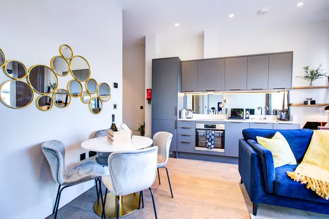 Hybrid Resi Canary wharf