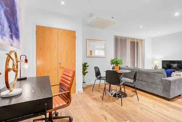 Hybrid Resi - Greenwich
