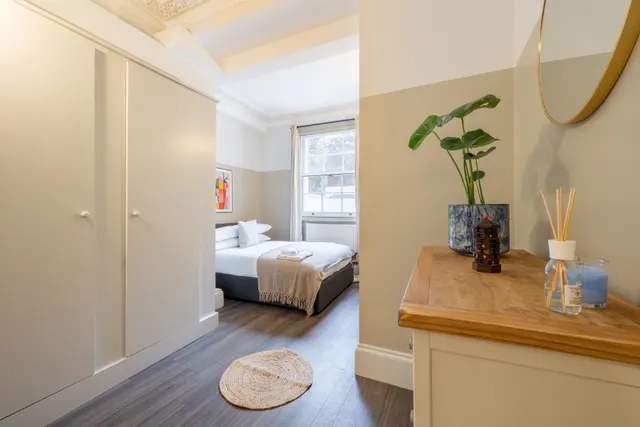1 bedroom apartment · sleeps 4 · 1 bath