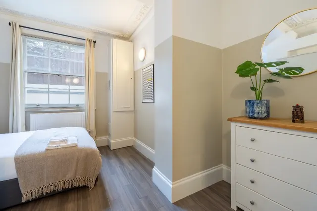 1 bedroom apartment · sleeps 4 · 1 bath