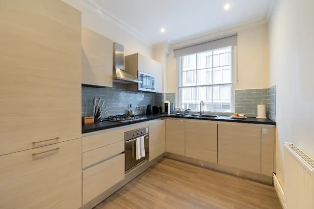 1 bedroom apartment · sleeps 4 · 1 bath (2)