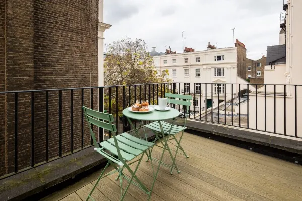 1 bedroom apartment · sleeps 4 · 1 bath (2)