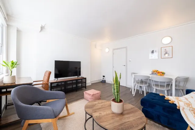 2 bedroom apartment · sleeps 6