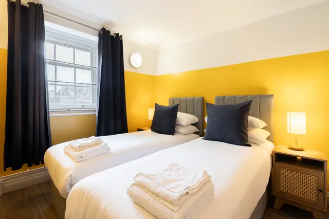 2 bedroom apartment · sleeps 6