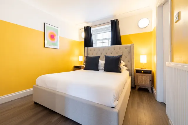 2 bedroom apartment · sleeps 6