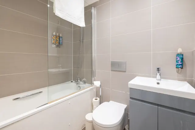 2 bedroom apartment · sleeps 6