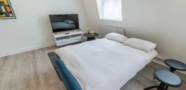 2 bedroom apartment · sleeps 6