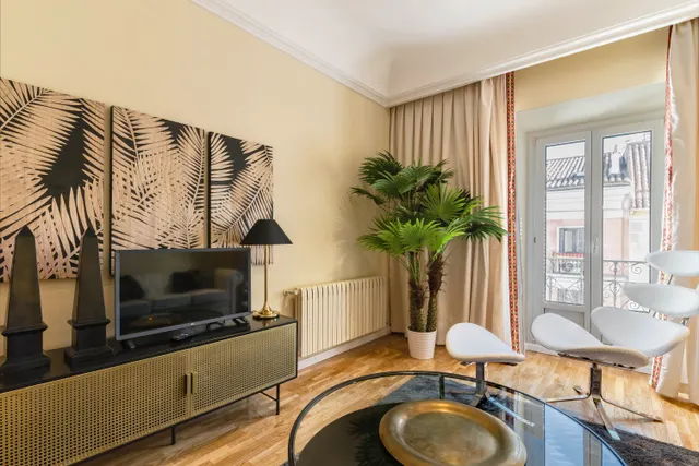 2 bedroom apartment · sleeps 4