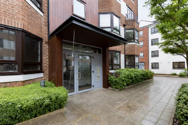 Kew Bridge Court