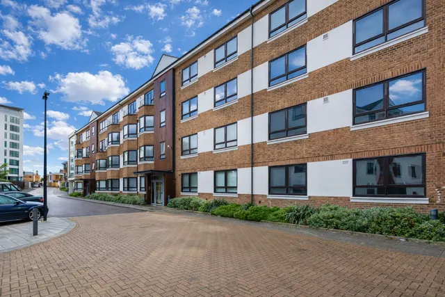Kew Bridge Court