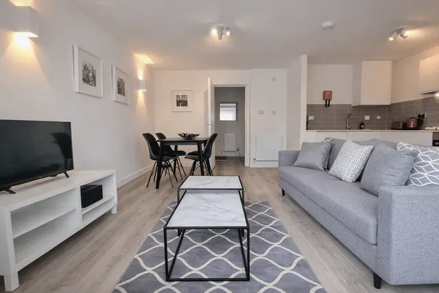 Kew Bridge Court