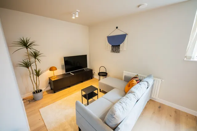 3 bedroom apartment · sleeps 5