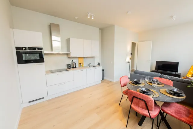 3 bedroom apartment · sleeps 6 (2)