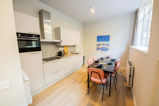 3 bedroom apartment · sleeps 6