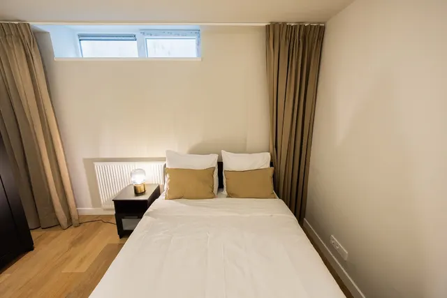 3 bedroom apartment · sleeps 6 (2)