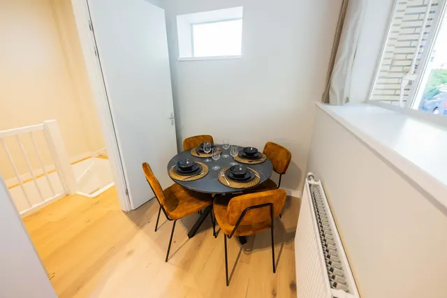 3 bedroom apartment · sleeps 6 (3)