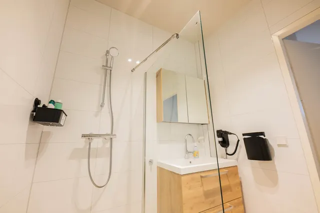 3 bedroom apartment · sleeps 6 (3)