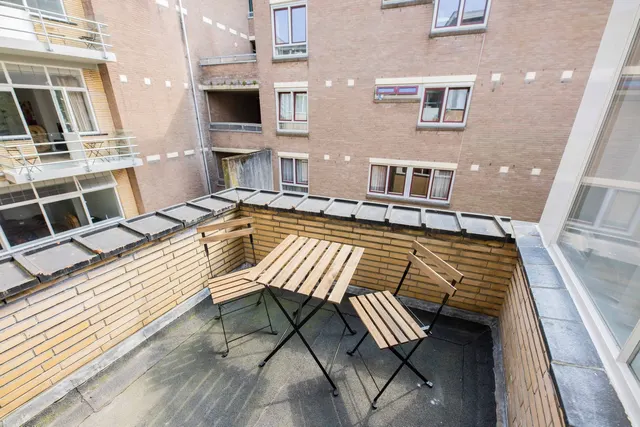 2 bedroom apartment · sleeps 4 (2)