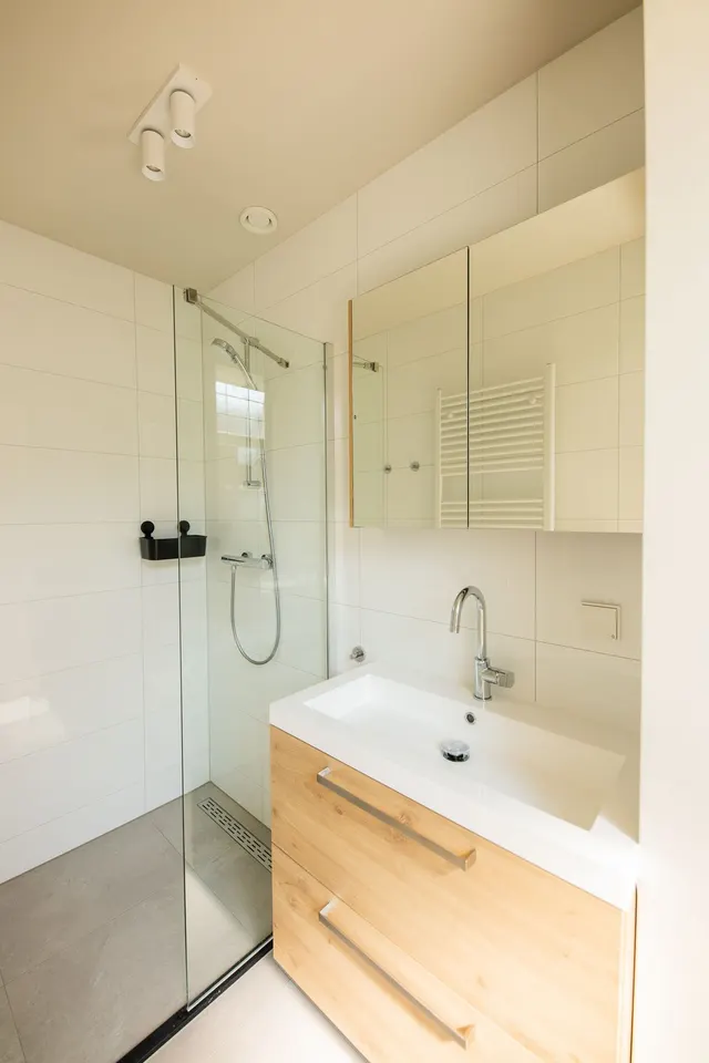 2 bedroom apartment · sleeps 4 (2)