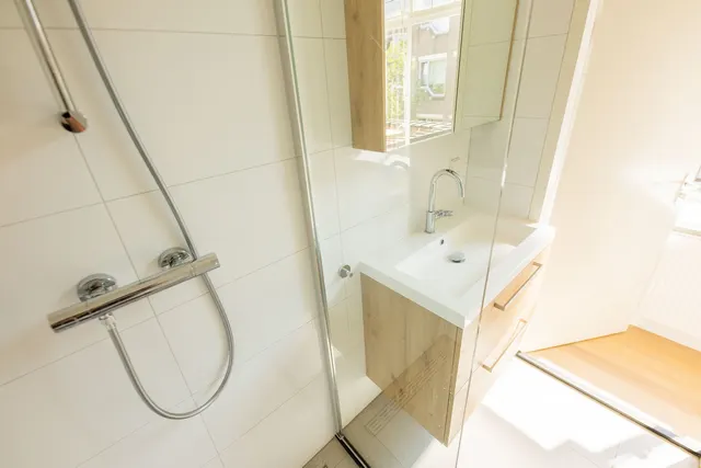 2 bedroom apartment · sleeps 4 (2)